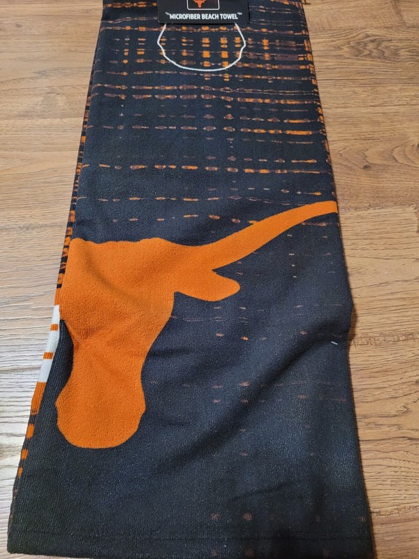 BRAND NEW TEXAS LONGHORNS 40X77 BEACH TOWEL
