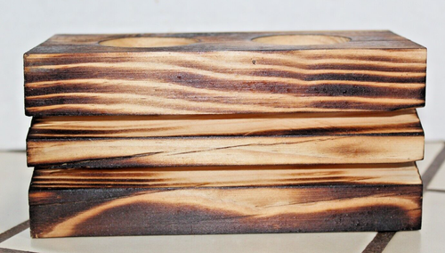 Rustikaler Kerzenhalter aus gebranntem Holz mit zwei - Handarbeit - Bild 2 von 3