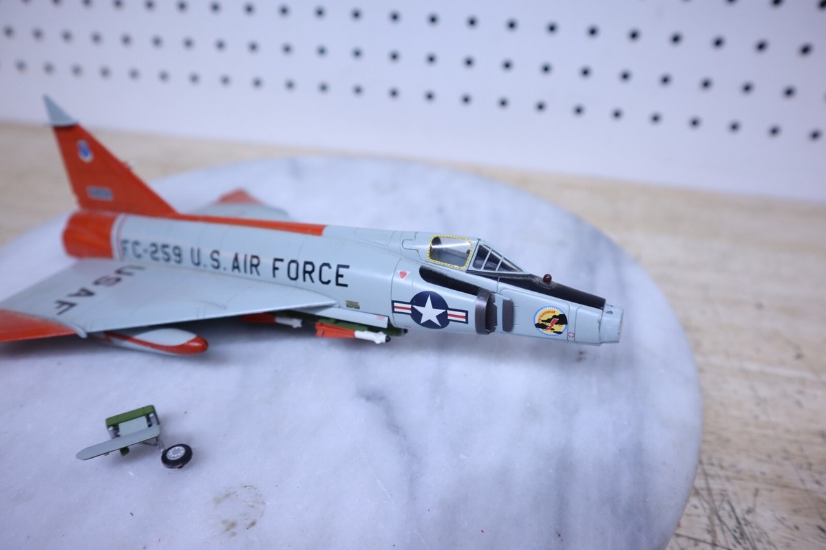 Hobby Master ホビーマスター　F-102A Delta Dagger Hobby Master F-102A Delta Dagger diecast model ezToys