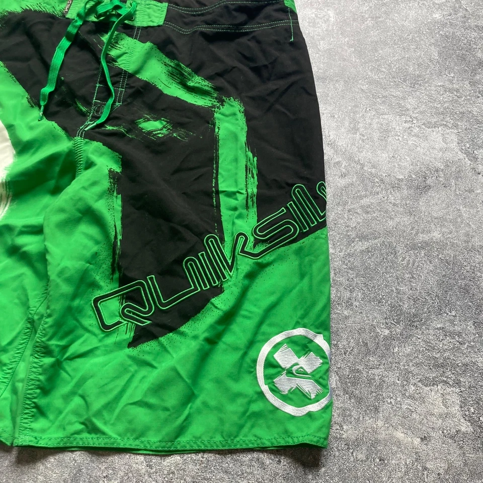 Short de surf vintage Quicksilver Big Logo Board taille 38 - Photo 2/4
