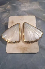 VINTAGE GENUINE MOP SCALLOPED SHELL GOLD ACCENT ART DECO STUD EARRINGS 