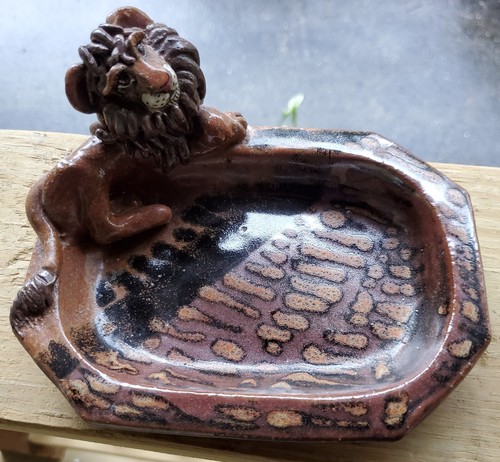 Hermoso cuenco de baratija de cerámica artesanal de león ✨5" x 7" - Imagen 1 de 3