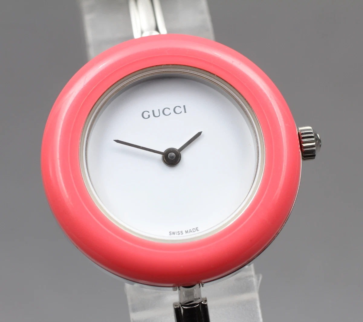 Montre femme à quartz rose argentée GUCCI lunette à changement taille S [presque comme neuve]