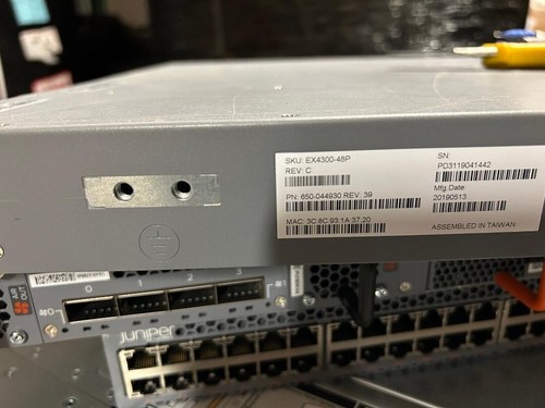 Juniper EX4300-48P 48-Port Gigabit POE+ Switch w/ 4 x 40Gb QSFP+ - Picture 2 of 3