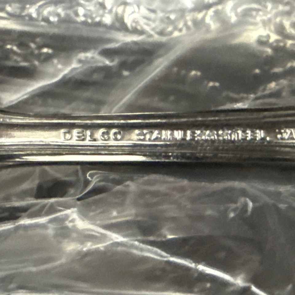 Cubiertos Delco de palo de rosa de acero inoxidable más nuevos 83 piezas Foto 3 de 4