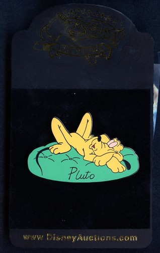 DA Disney Auctions 2004 Sleeping Pluto in Dog Bed LE 500 Pin & Card