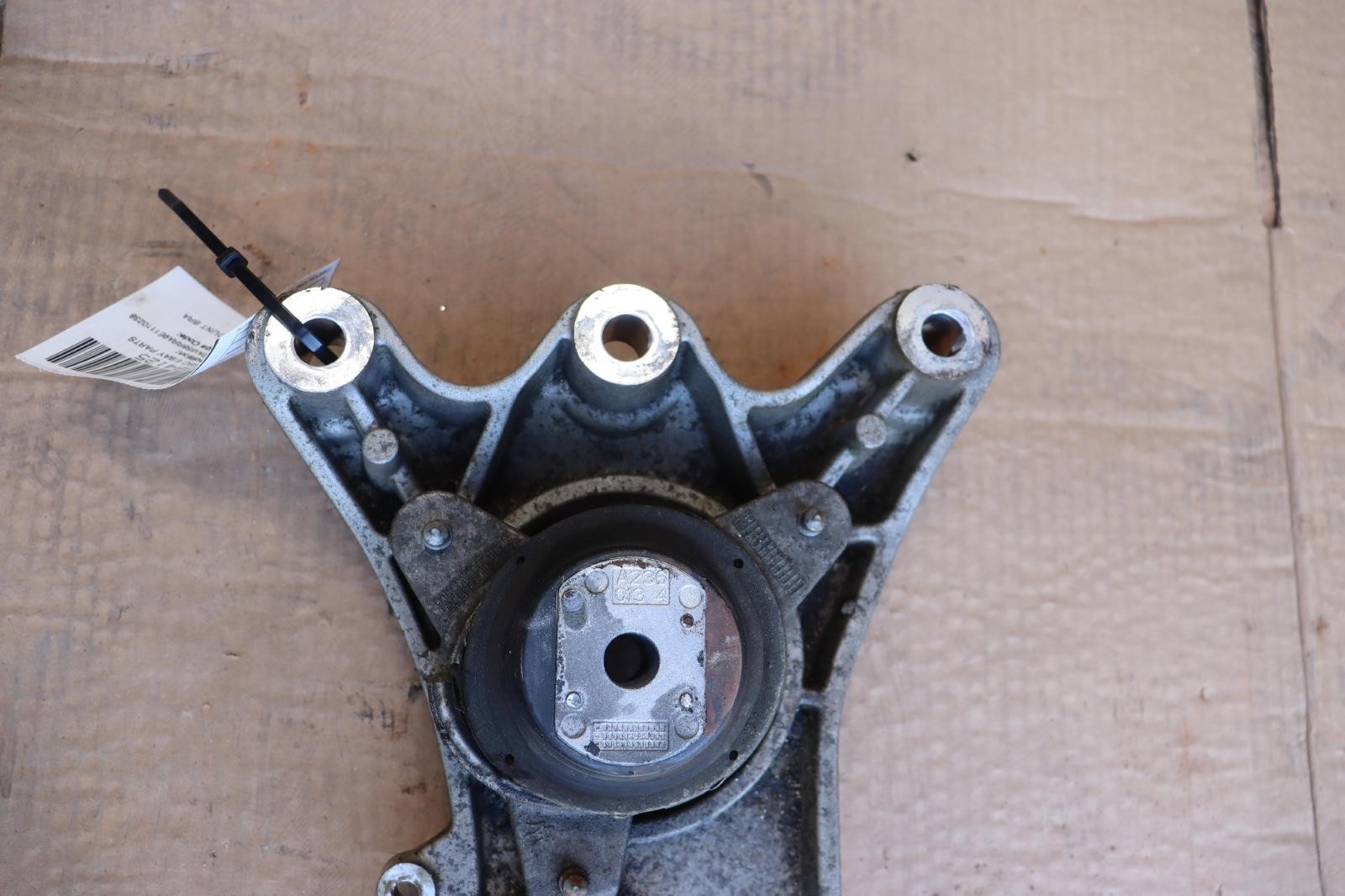 2014-2020 MASERATI QUATTROPORTE AWD TRANSMISSION SUPPORT MOUNT BRACE OEM