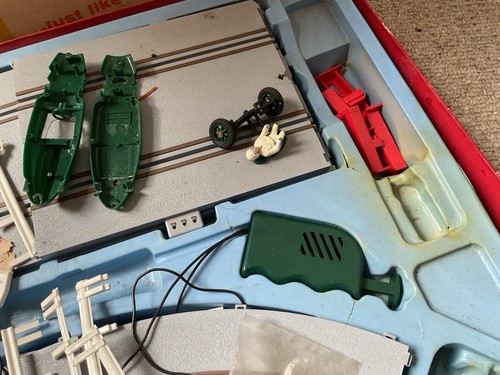 Juego Airfix en caja con una pista de coche y accesorios - Imagen 2 de 7
