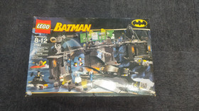 LEGO Batman The Batcave: The Penguin and Mr. Freeze's Invasion 7783 New Retired