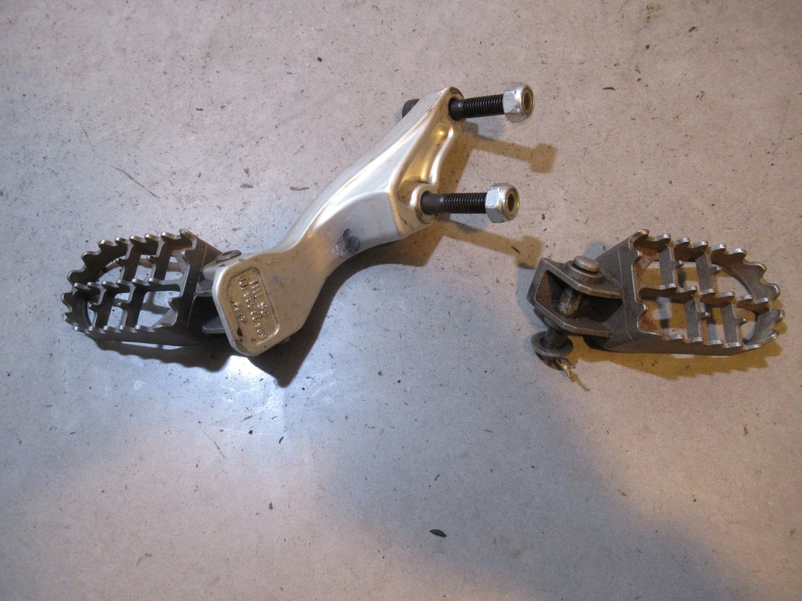 KTM 640 LC4 Adventure Footrest Pegs Left Right 2001