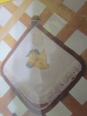 Walnut Brown Ruffled Country Kitchen Line Counted Cross Stitch Pot Holder #60113