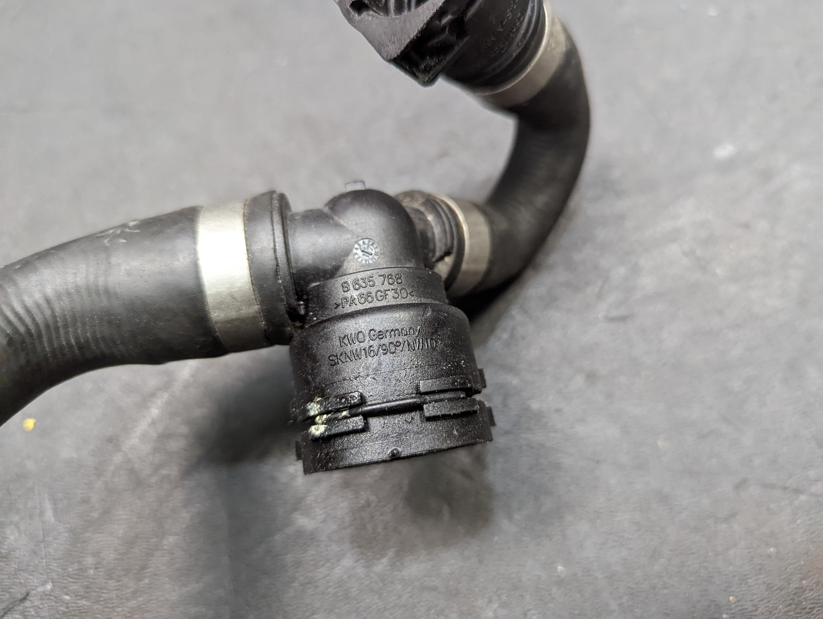 Radiator Coolant Reservoir Hose 2018 BMW 430i 17128616531 2017 2019