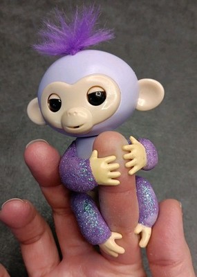 Fingerlings Glitter Monkey Kiki Purple Interactive Baby Pet WowWee