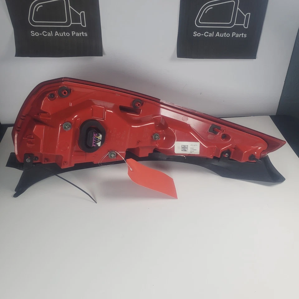 Genuine GM OEM New 2015-2019 Cadillac ATS coupe Right Tail Light 84296845 - Image 4 of 4