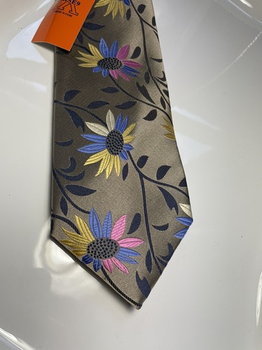 NWT VERSE 9 MULTI COLOR FLORAL STYLE PRINT SILK DESIGNS NECK TIE & HANKY - Picture 2 of 4