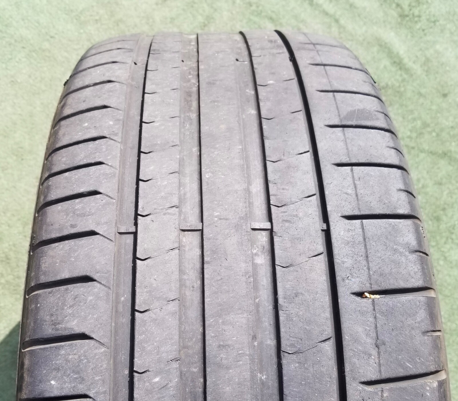 285/45R21 Pirelli P Zero PZ4 Tire 285/45ZR-21 L Lamborghini Urus Front 50% Tread