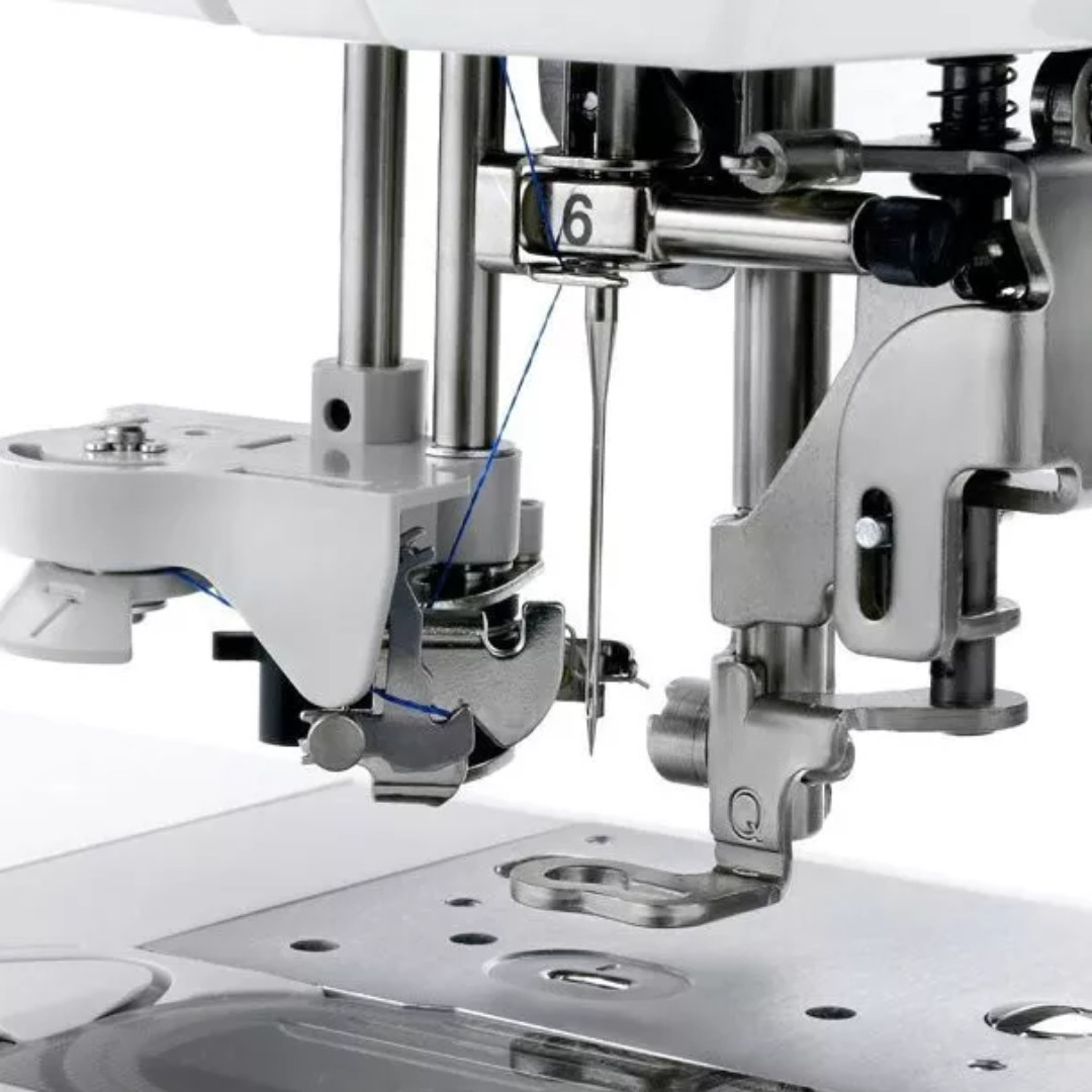 Brother PE900 5  x 7  Embroidery Machine with Bonus Bundle
