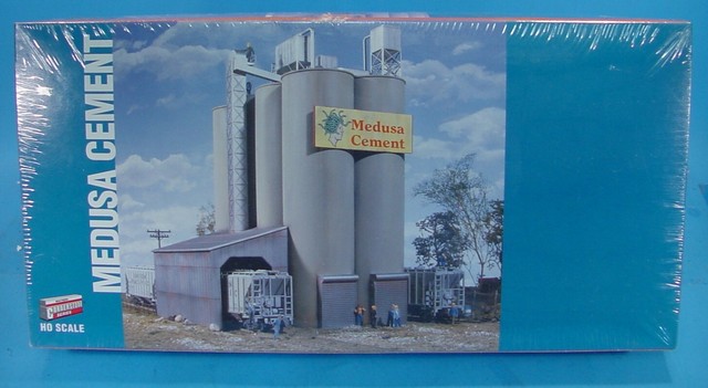 HO SCALE WALTHERS CORNERSTONE 933-3019 MEDUSA CEMENT COMPANY STRUCTURE