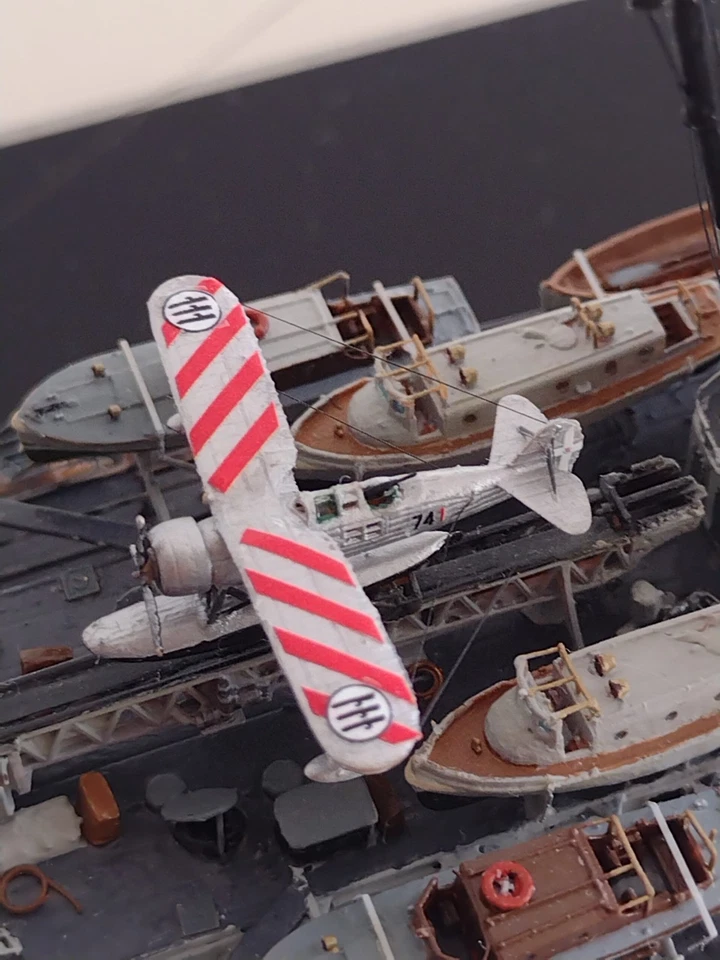 modellino di nave incrociatore duca d'Aosta scala 1/350 - Immagine 3 di 4