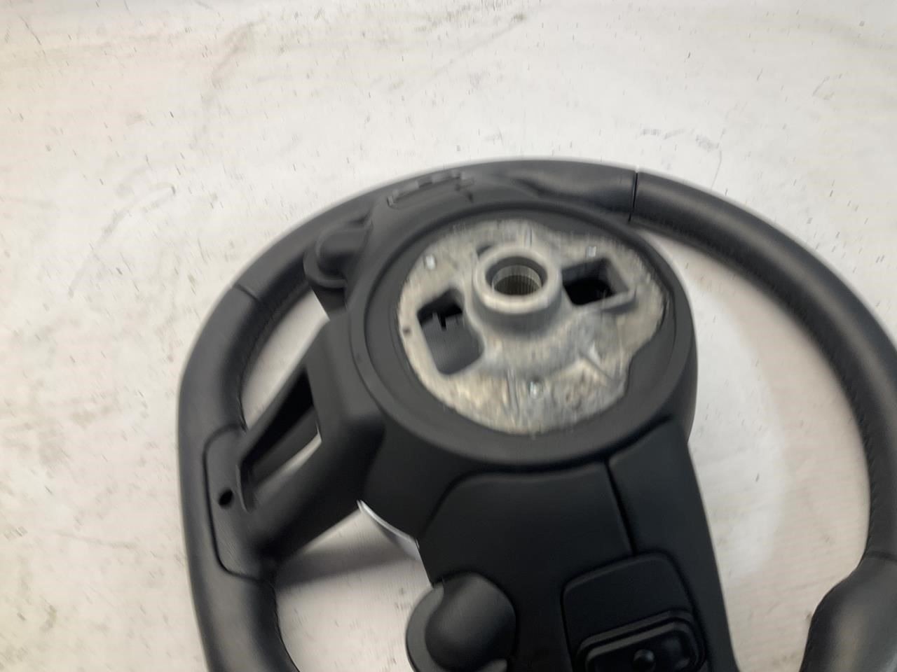23-24 Maserati Grecale Steering Wheel w/ Control Switch Q
