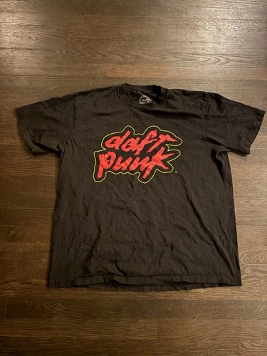 Daft Punk Concert T-Shirt Mens Size XL Electronic Mu 2000s vintage concert t-shirt, vintage, size XL, single stitch, B+ condition