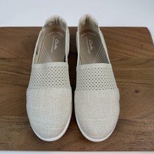 New Womens Clarks Breeze Vibe Ivory Perforated Slip On Loafers Size 9.5 M NIB