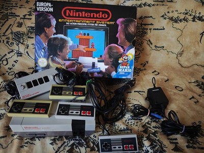 Nintendo  Entertaiment System / NES: Konsole + 4 Controller in OVP