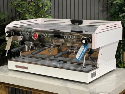 LA MARZOCCO LINEA PB 3 GRUPPEN BRANDNEUE ESPRESSOMASCHINE - WEISS & ROSA