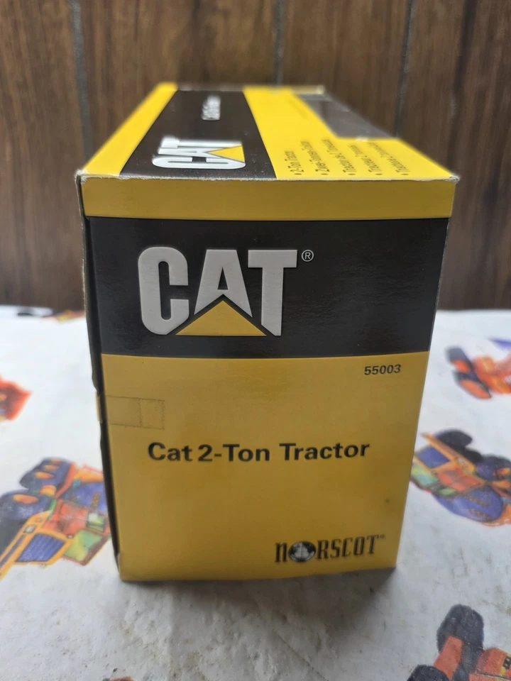 Norscot Caterpillar 2 Ton Track Type Tractor 1:16 Scale - Image 3 of 4