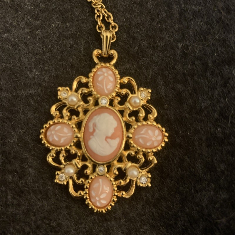 Victorian gold-tone filigree cameo necklace.  Vtg Avon Pink/white 18” Chain
