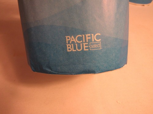 16 rollos de papel higiénico Pacific Blue Select estándar de 2 capas 4" x 4" blanco - Imagen 2 de 3