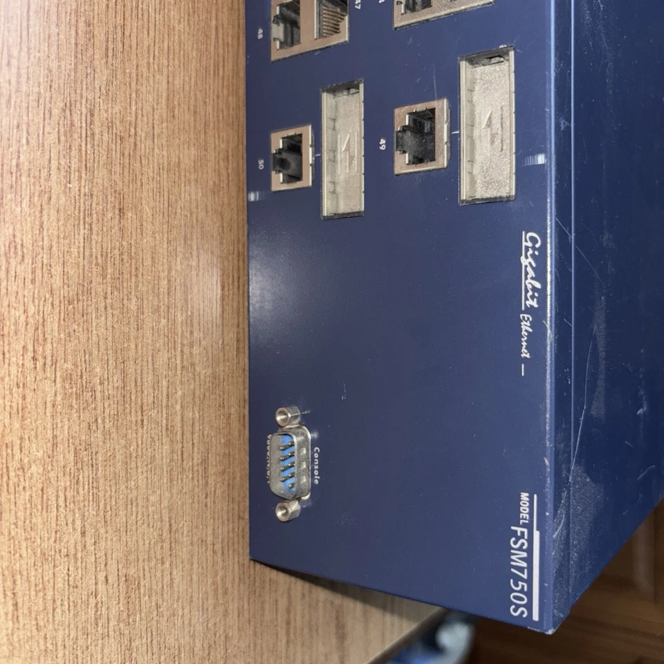 Netgear FSM750S - 48 10/100 Mbps Managed Stackable Switch - 2 GBIC ports - Image 3 of 4