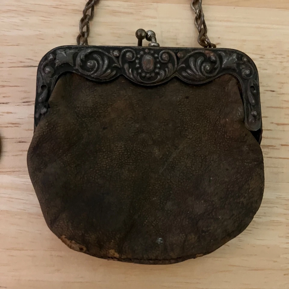 Antiguo Muñequera Chatelaine Monedero Bolso para Monedas Gamuza De Colección Raro Metal Intrincado Foto 2 de 4