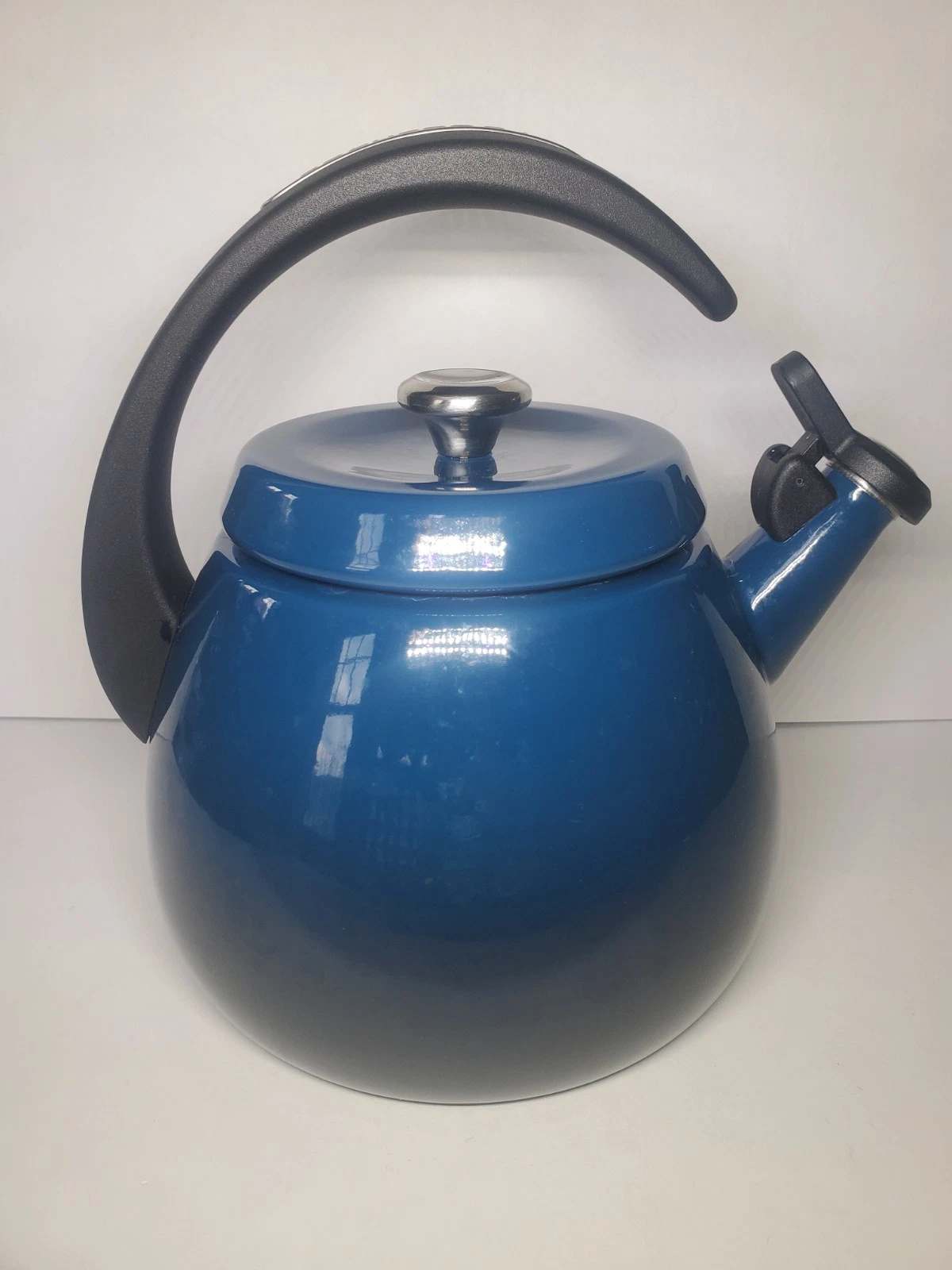 Le Creuset Blue Enamel Whistling Tea Kettle 2.2 qt for Gas Electric Induction