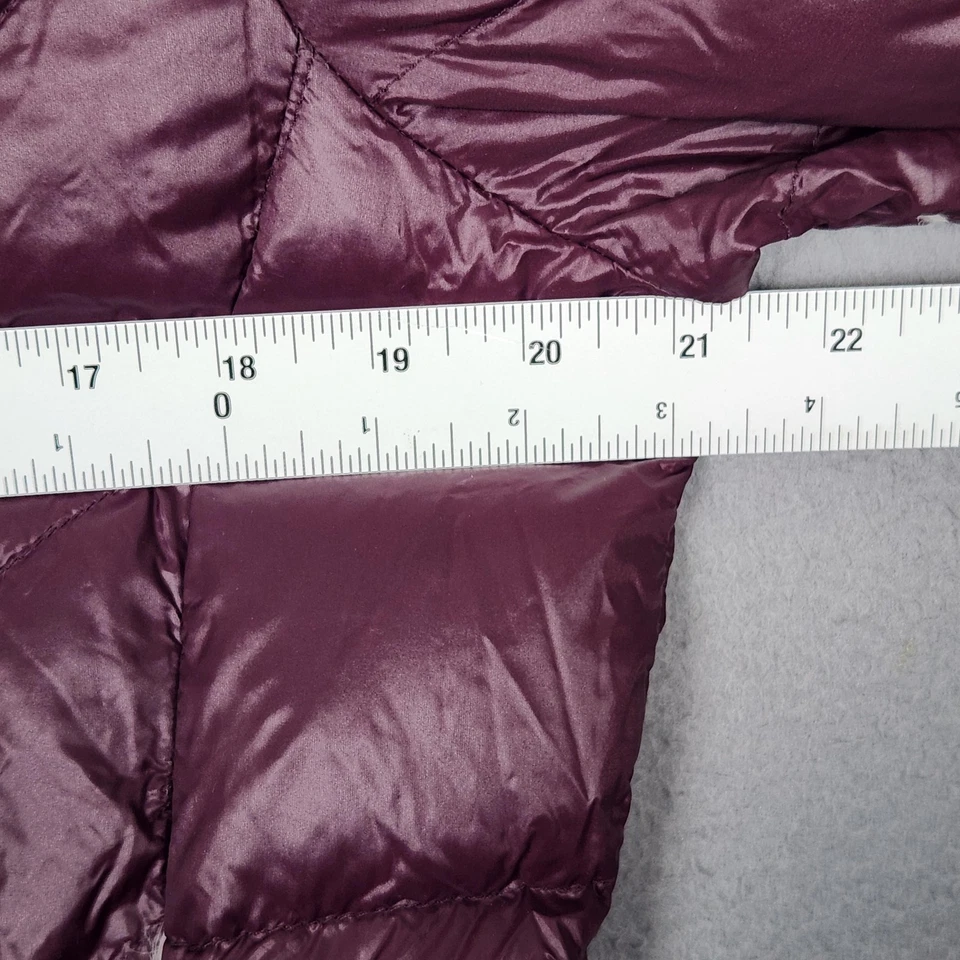 Chaqueta acolchada de plumón Calvin Klein para mujer mediana púrpura con capucha abrigo largo empacable Foto 3 de 4