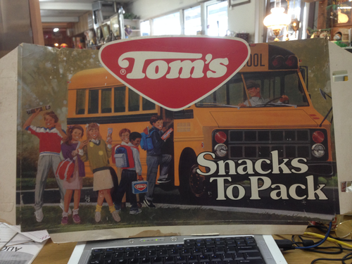 Tom`s Snacks to pack cardboard sign - Picture 3 of 3