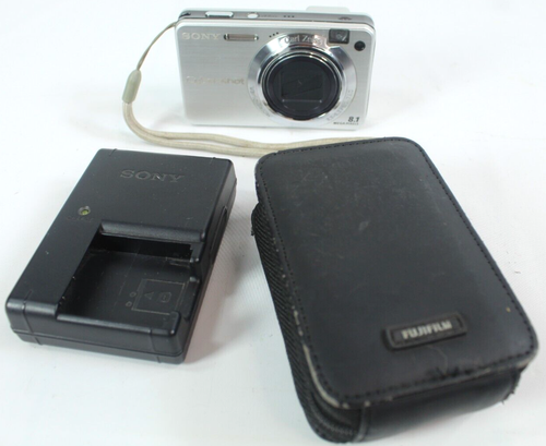 Sony Cyber-shot DSC-W150 8.1MP Digital Camera, Silver With Case, Charger. Tested