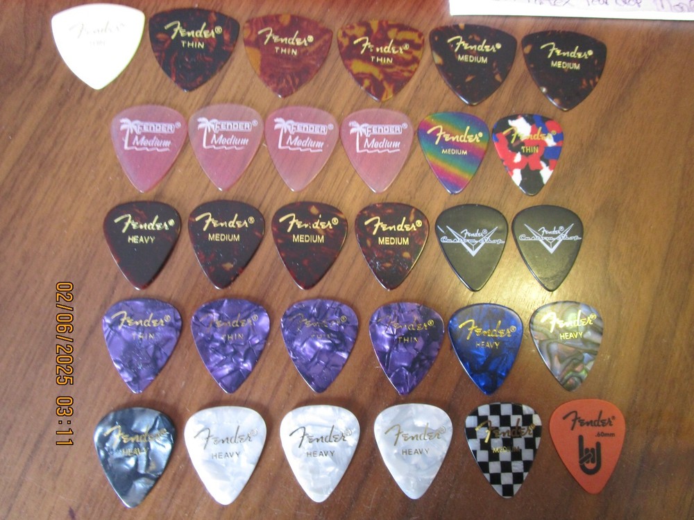 Lot of 30 Assorted Fender Guitar Picks - Various Gauges RL52
