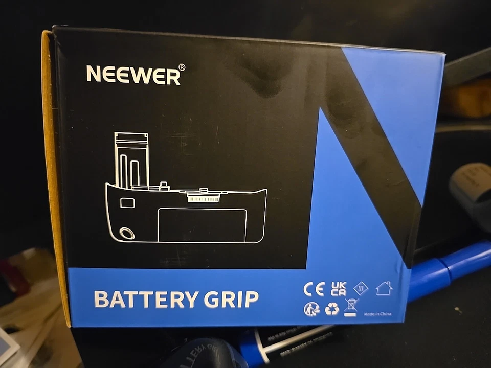 Paquete de alimentación multibatería marca Neewer igual que Nikon MB-N10 para cámara serie Z Foto 2 de 2