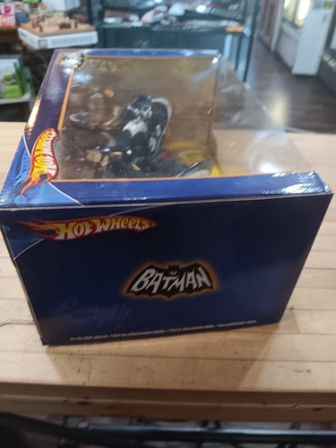 Hot Wheels 1966 Batcycle & Sidecar | 1:12 Scale TV Series Model - Picture 4 of 9