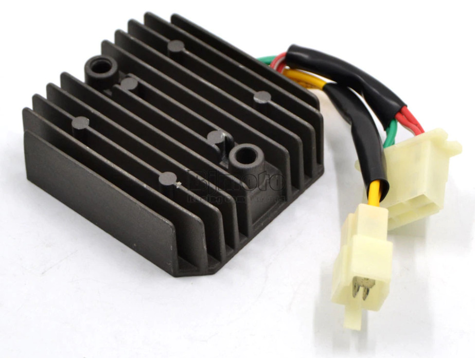 Régulateur redresseur pour Honda VF700 avec composants électroniques isolés