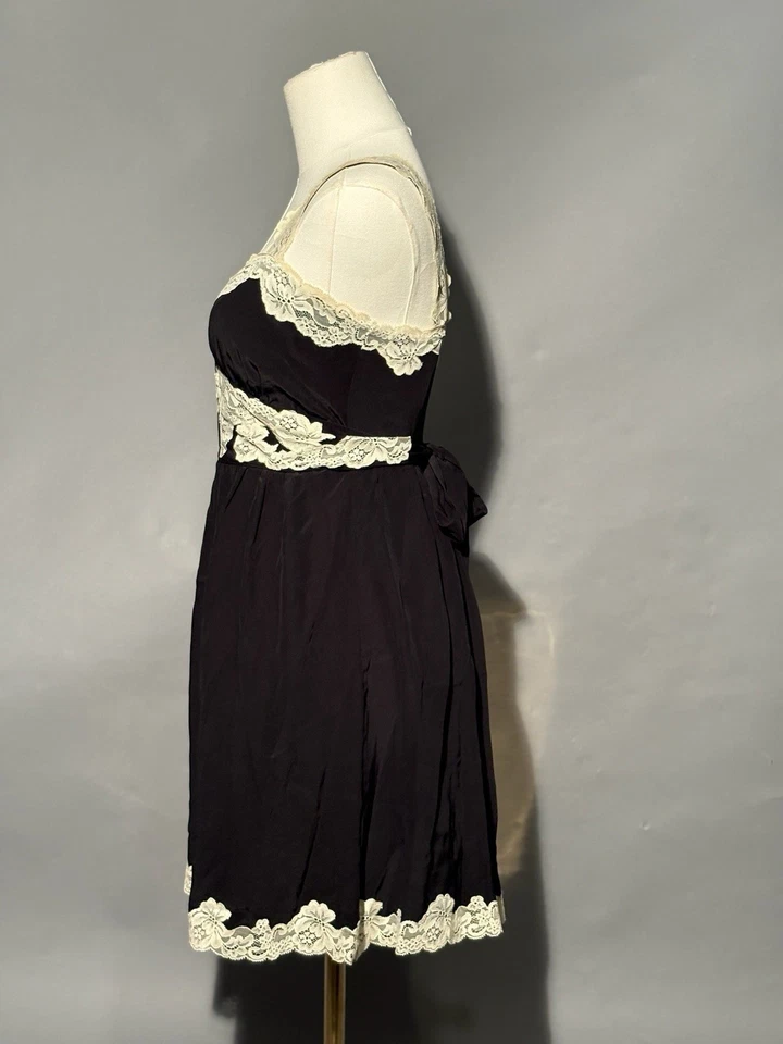 vintage Betsey Johnson black silk dress with ivory Chantilly lace trim Front Zip - Image 2 of 4