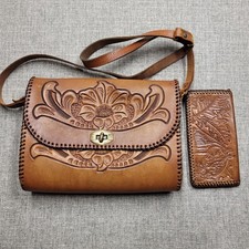 VINTAGE HAND TOOLED EMBOSSED LEATHER HANDBAG WALLET SHOULDER BAG PURSE 1970'S