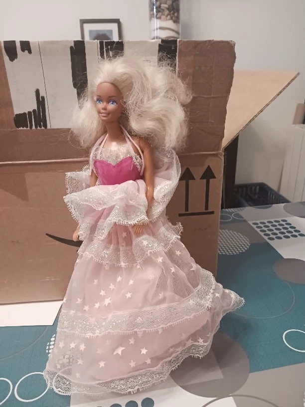 vends couple ken et barbie dream glow sans boîte avec leur tenue - Photo 3/3