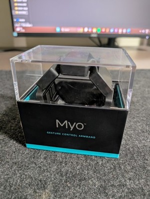 Thalmic Labs Myo Gesture Control Armband w/ Charging Cord + Dongle