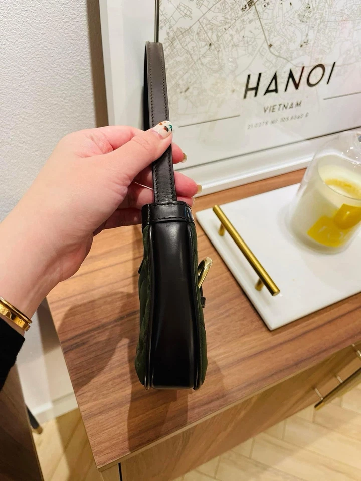 Bolso de hombro pequeño Burberry acolchado de nailon de cuero Sophie Baguette Foto 4 de 4