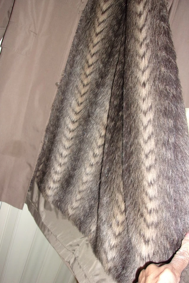 Capa de chuva feminina bege retrato com botão no forro tamanho 5/6 - Imagem 4 de 4