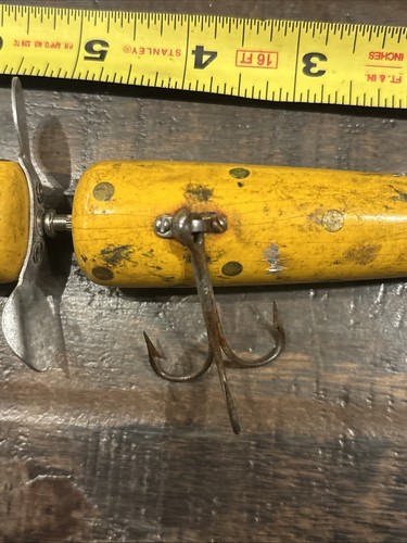 Globo Pflueger manchas amarillas y doradas, forma aerodinámica lucio muskie - Imagen 6 de 19