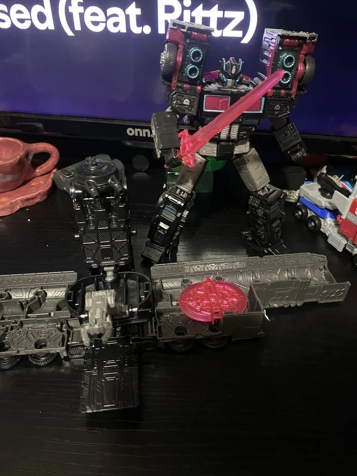 Transformers Legacy Velocitron Speedia 500 Colección Líder Clase Scourge Foto 2 de 4