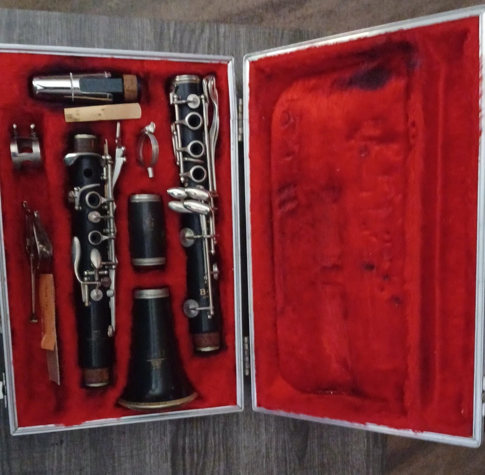 Boosey and Hawkes London Series Wooden pre 1960...This Is A Vintage Clarinet!! - Image 4 of 4